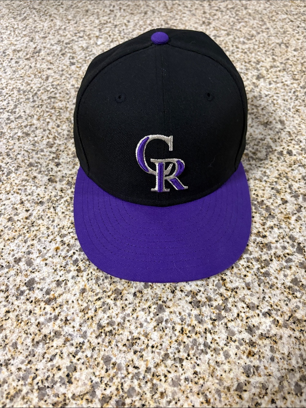 Lids Colorado Rockies  kids hat 6 7/8
54.9cm